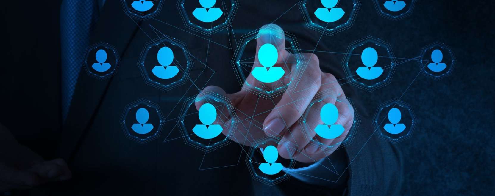 IT-zsenik &eacute;s adattud&oacute;sok kellenek a c&eacute;geknek