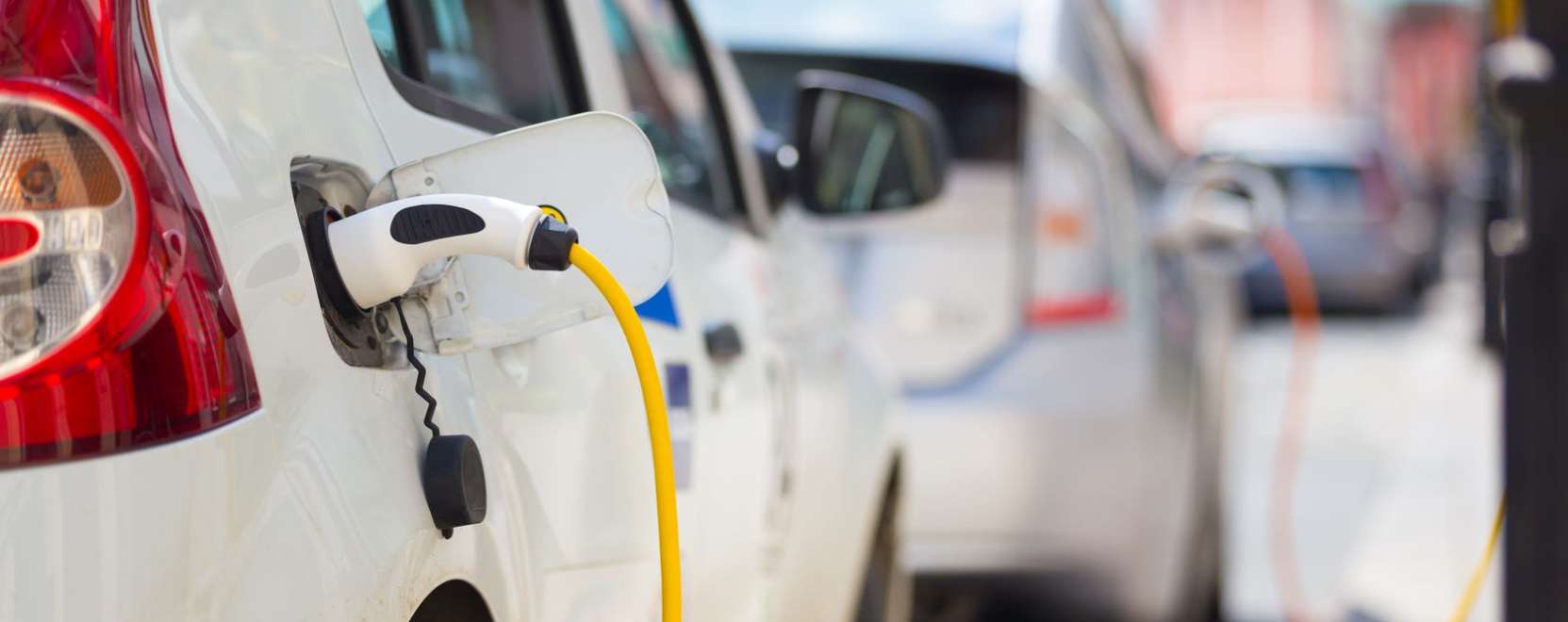 Hollandia vezeti az e-mobilit&aacute;s verseny&eacute;t