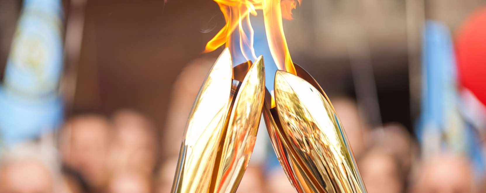 Robotok viszik az olimpiai l&aacute;ngot