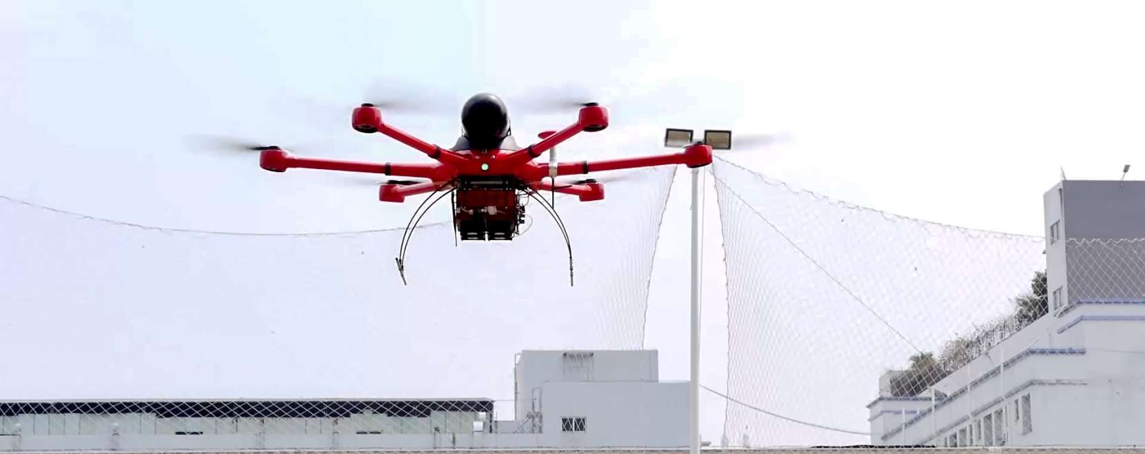 T&ouml;bb &oacute;r&aacute;n &aacute;t levegőben marad a hidrog&eacute;nhajt&aacute;s&uacute; dr&oacute;n