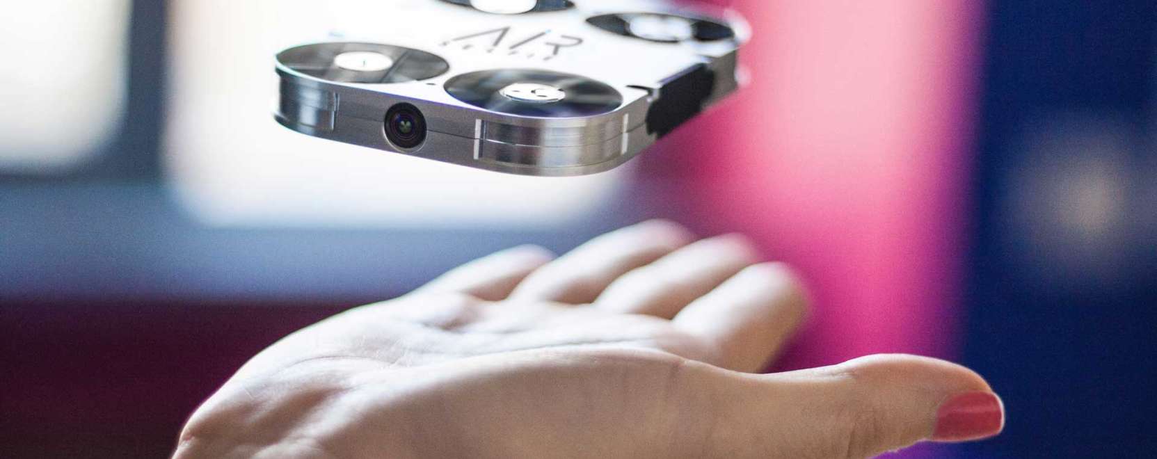 &Iacute;gy lőhet tű&eacute;les szelfit &ndash; ak&aacute;r a levegőből is