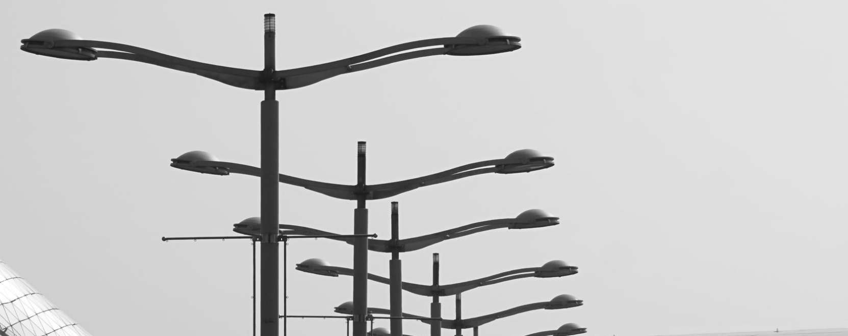 Multifunkci&oacute;s k&ouml;zvil&aacute;g&iacute;t&aacute;s az okosv&aacute;rosokban