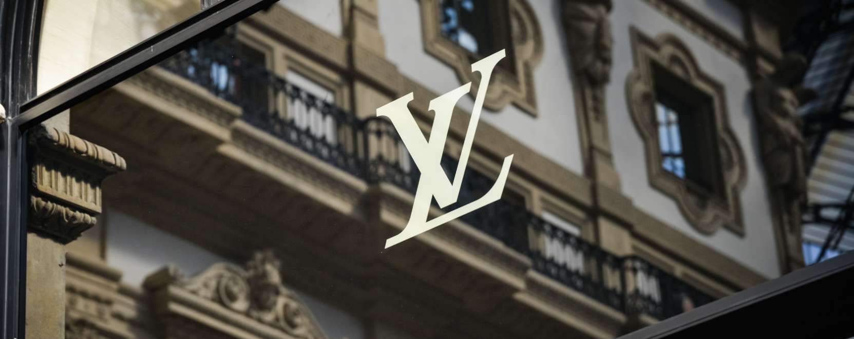 Nyomkövetővel látja el táskáit a Louis Vuitton