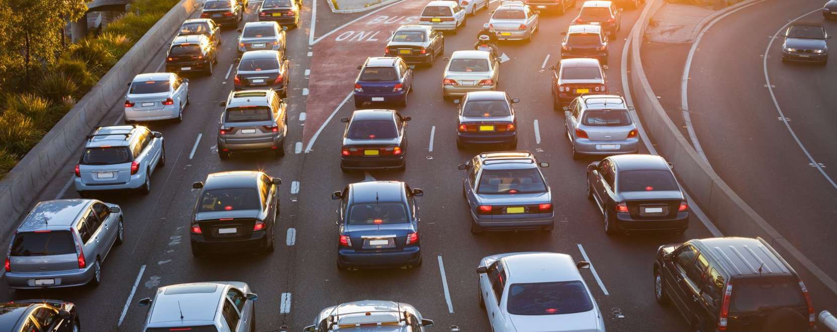 Most m&eacute;g f&eacute;l&uuml;nk az &ouml;nvezető aut&oacute;kt&oacute;l