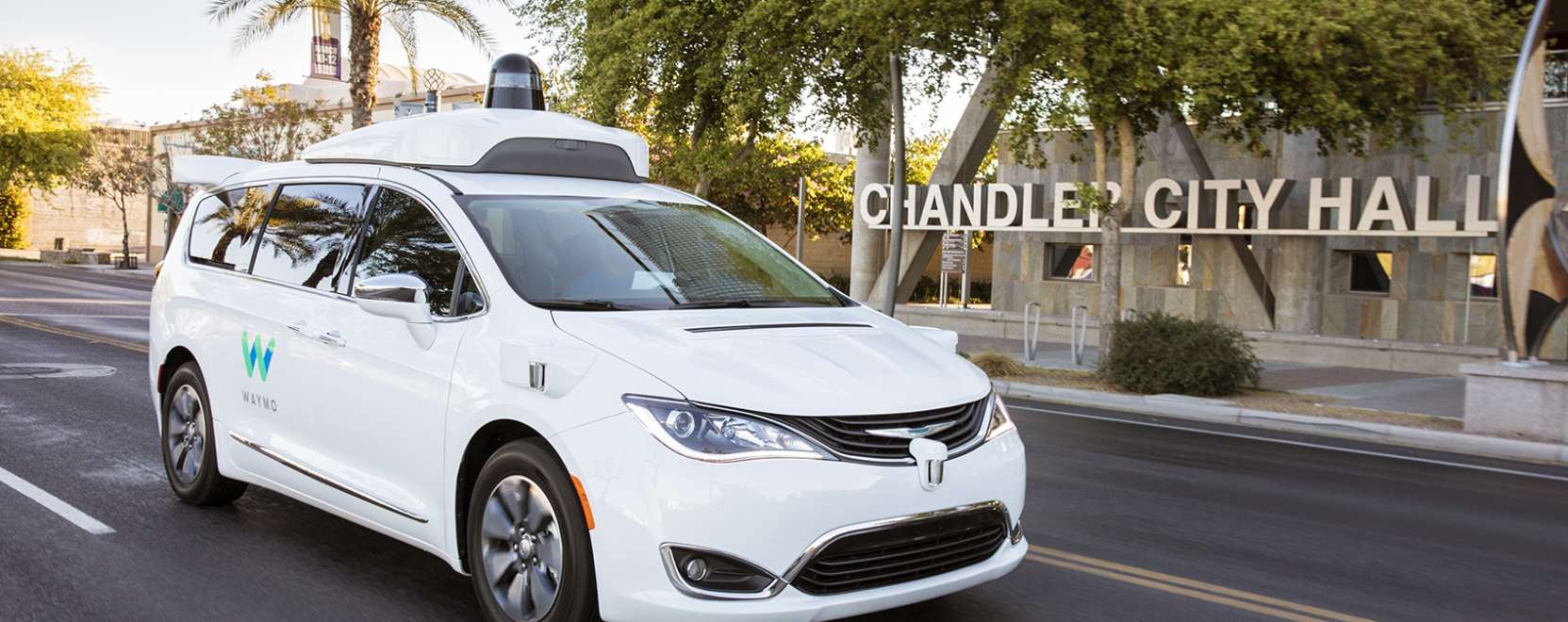 &Ouml;nvezető flott&aacute;t &eacute;p&iacute;t a Waymo