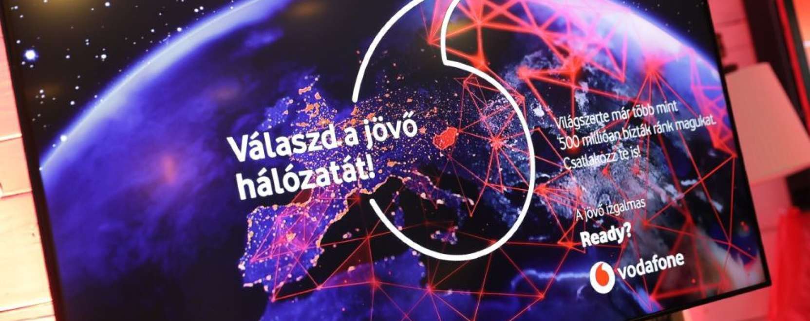 Balatoni fejleszt&eacute;sekkel k&eacute;sz&uuml;l a ny&aacute;rra a Vodafone