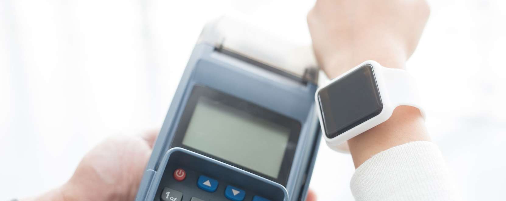 Az eur&oacute;paiak negyede m&aacute;r viselhető eszk&ouml;zzel fizetne