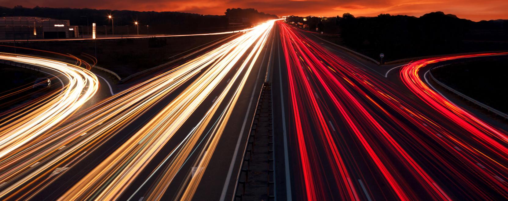 Időt sp&oacute;rolnak lak&oacute;iknak az okosv&aacute;rosok