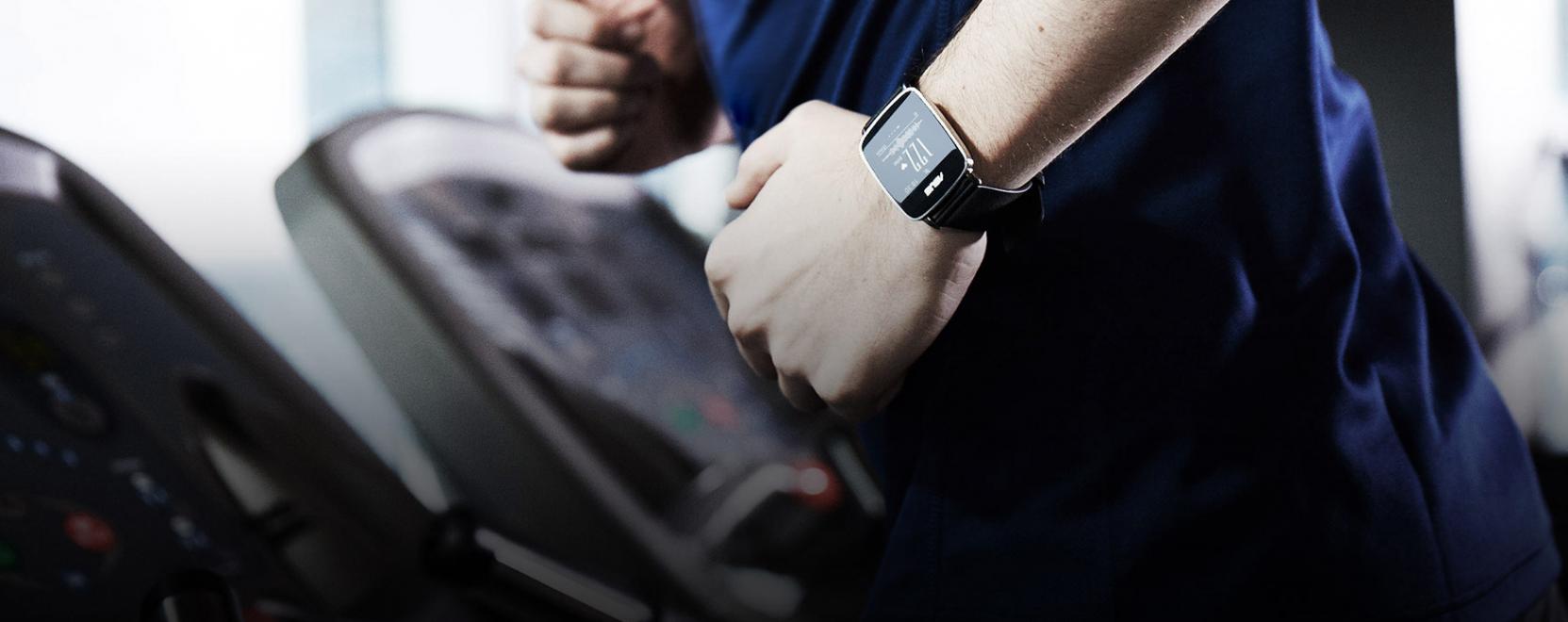 Szempillant&aacute;s alatt megm&eacute;ri a v&eacute;rnyom&aacute;st az Asus okos&oacute;r&aacute;ja