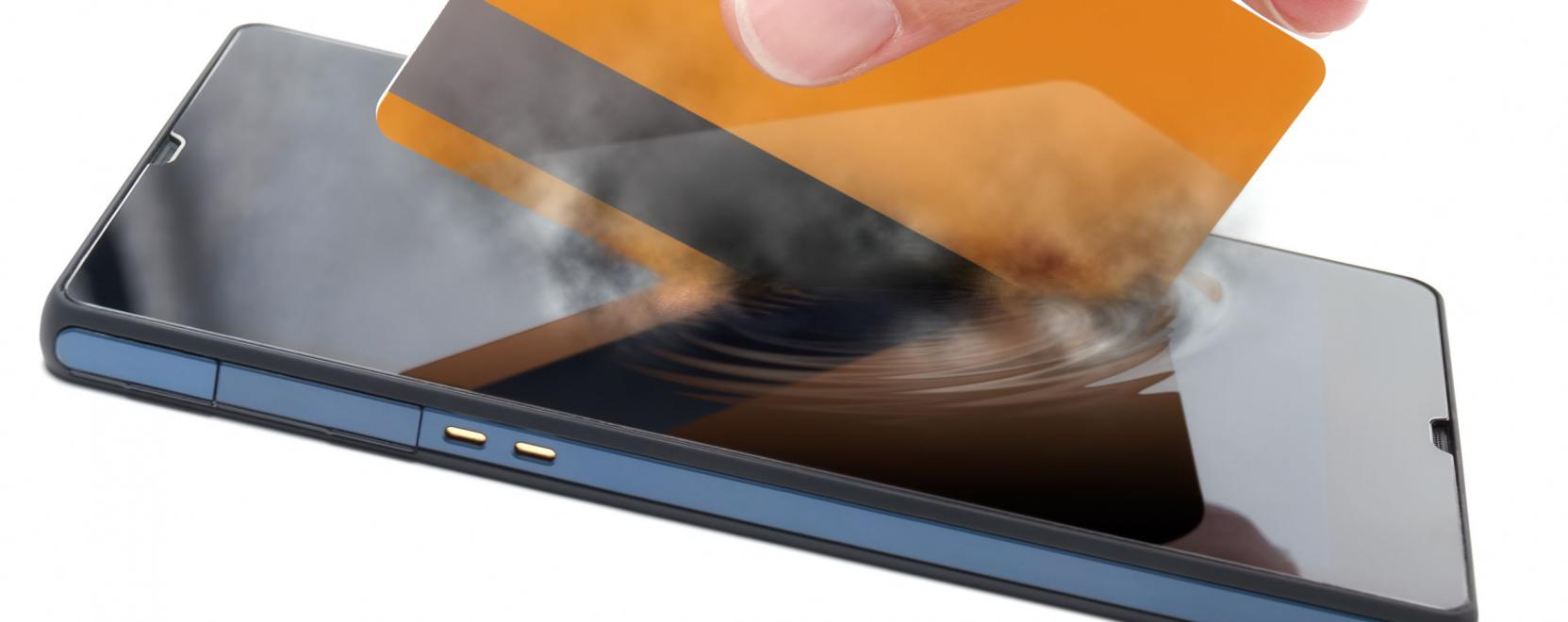 Egyre t&ouml;bbsz&ouml;r fizetnek mobillal a magyarok