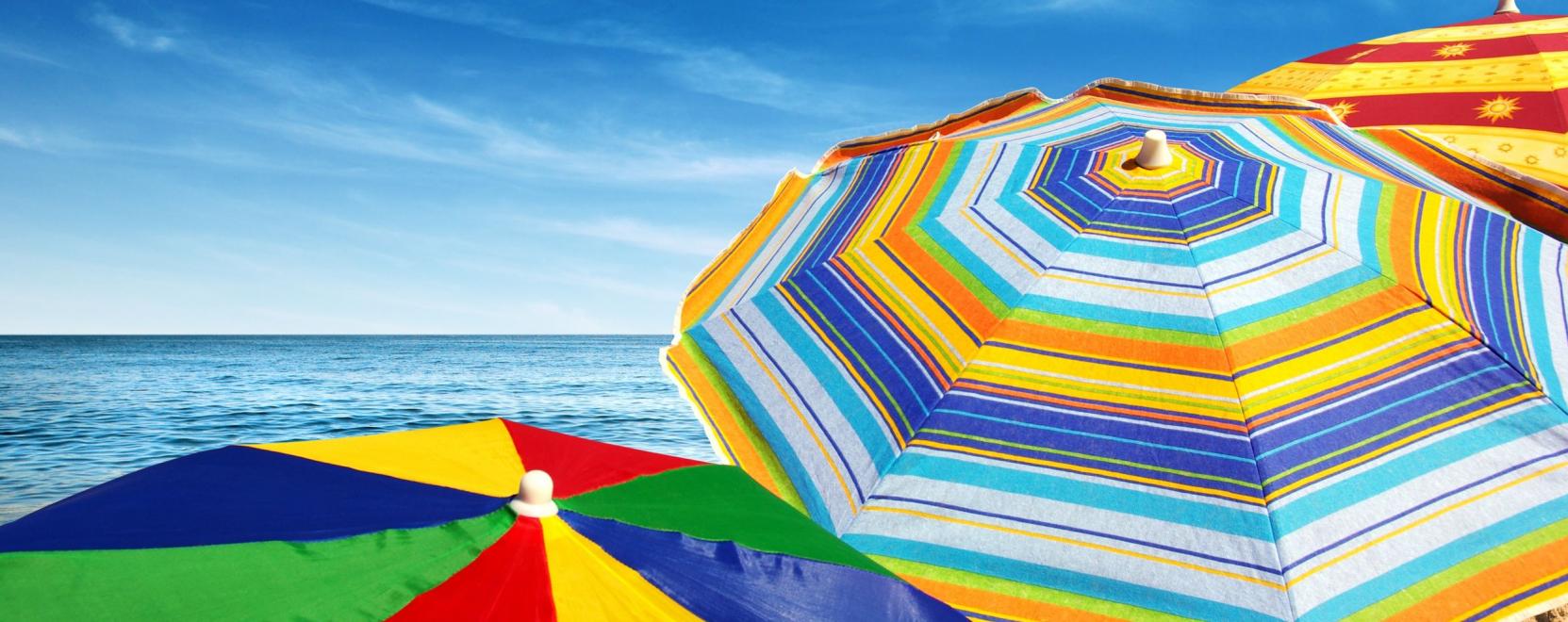 Kir&aacute;ndulni k&eacute;sz&uuml;l? Vigyen mag&aacute;val rep&uuml;lő napernyőt!