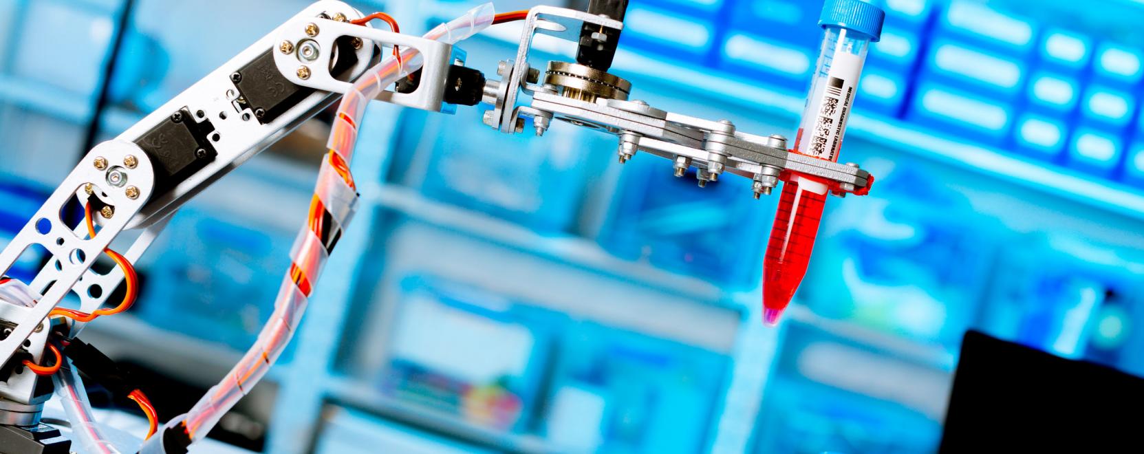 Robotiz&aacute;lt gy&oacute;gy&iacute;t&aacute;s: technol&oacute;giai &aacute;tt&ouml;r&eacute;s az eg&eacute;szs&eacute;g&uuml;gyben