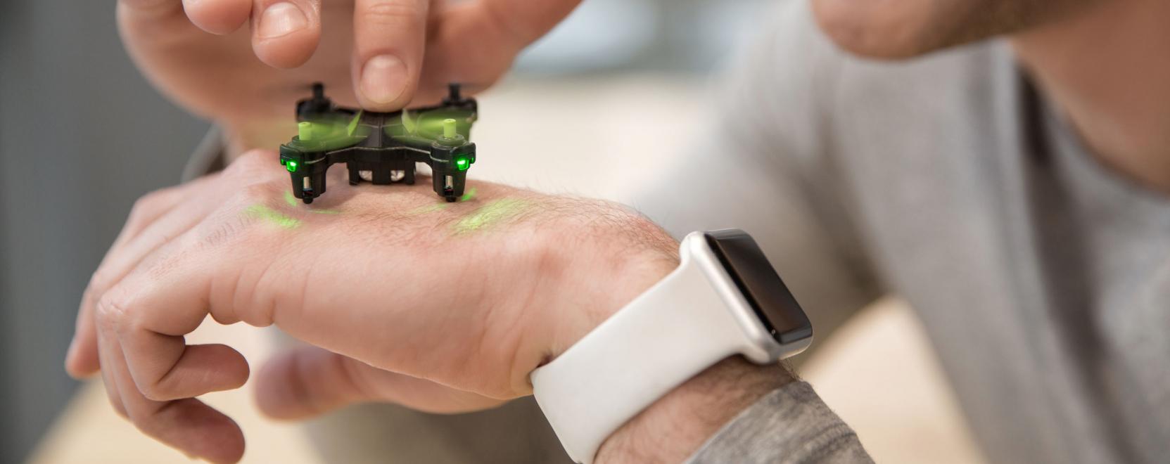 Minden terepen j&oacute;l teljes&iacute;t a vil&aacute;g legkisebb kameradr&oacute;nja