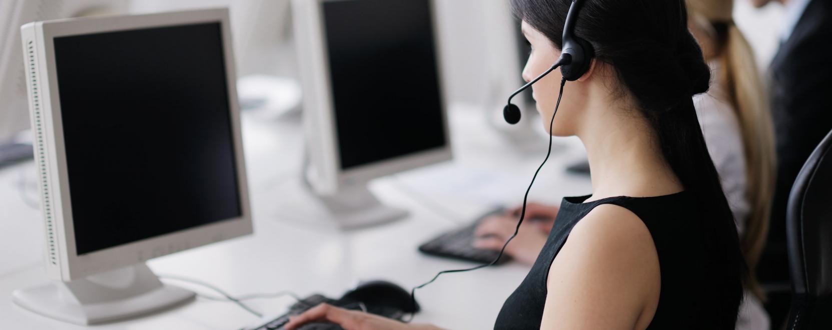 Elvehetik a g&eacute;pek az &uuml;gyf&eacute;lszolg&aacute;latosok munk&aacute;j&aacute;t?