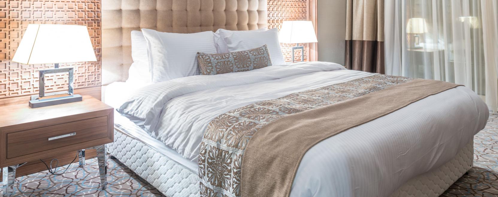 Intelligens &eacute;s energiahat&eacute;kony megold&aacute;sok a sz&aacute;llodaiparban