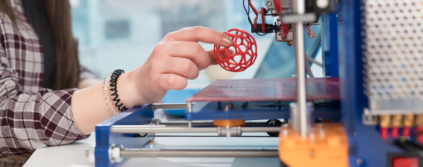 Robotok &eacute;s 3D nyomtat&oacute; a j&ouml;vő m&eacute;rn&ouml;keinek