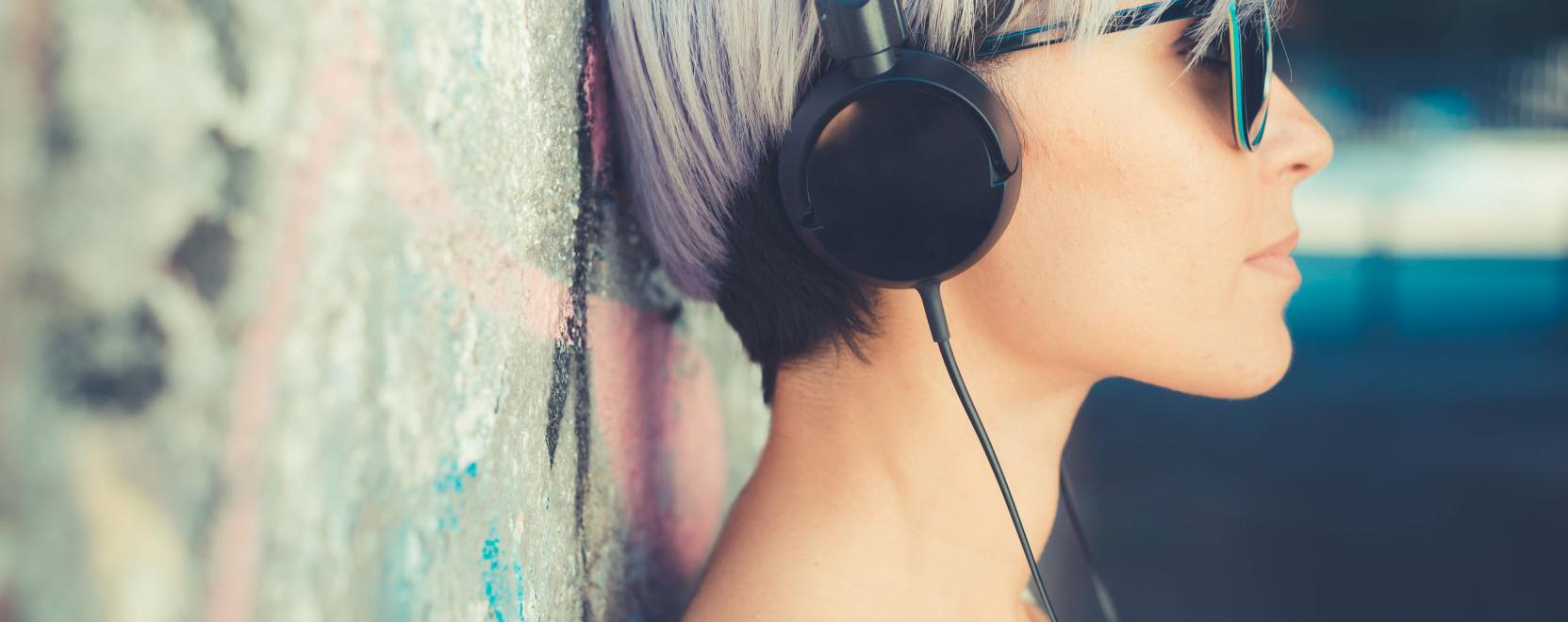 T&ouml;rnek előre az okos f&uuml;l- &eacute;s fejhallgat&oacute;k