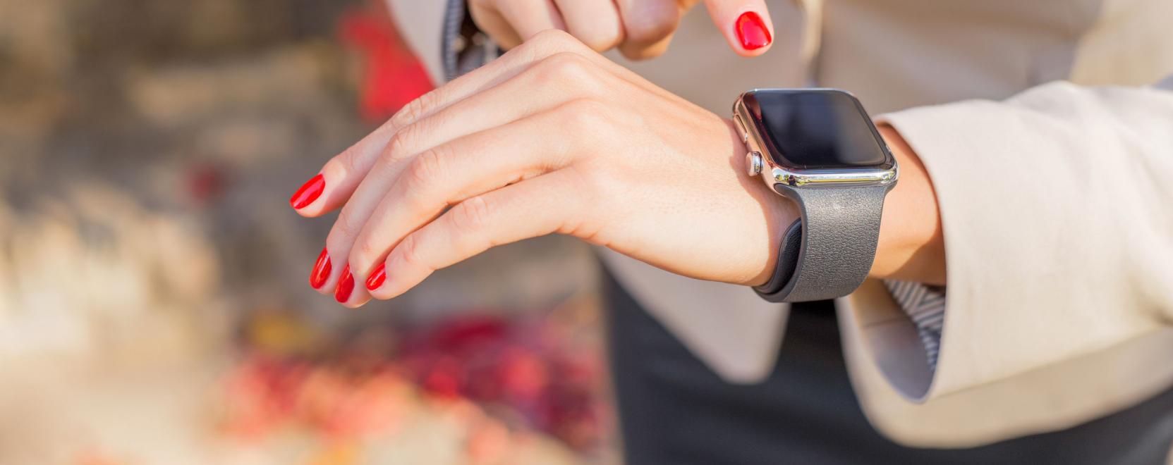 Minimalista &oacute;ra intelligens funkci&oacute;kkal