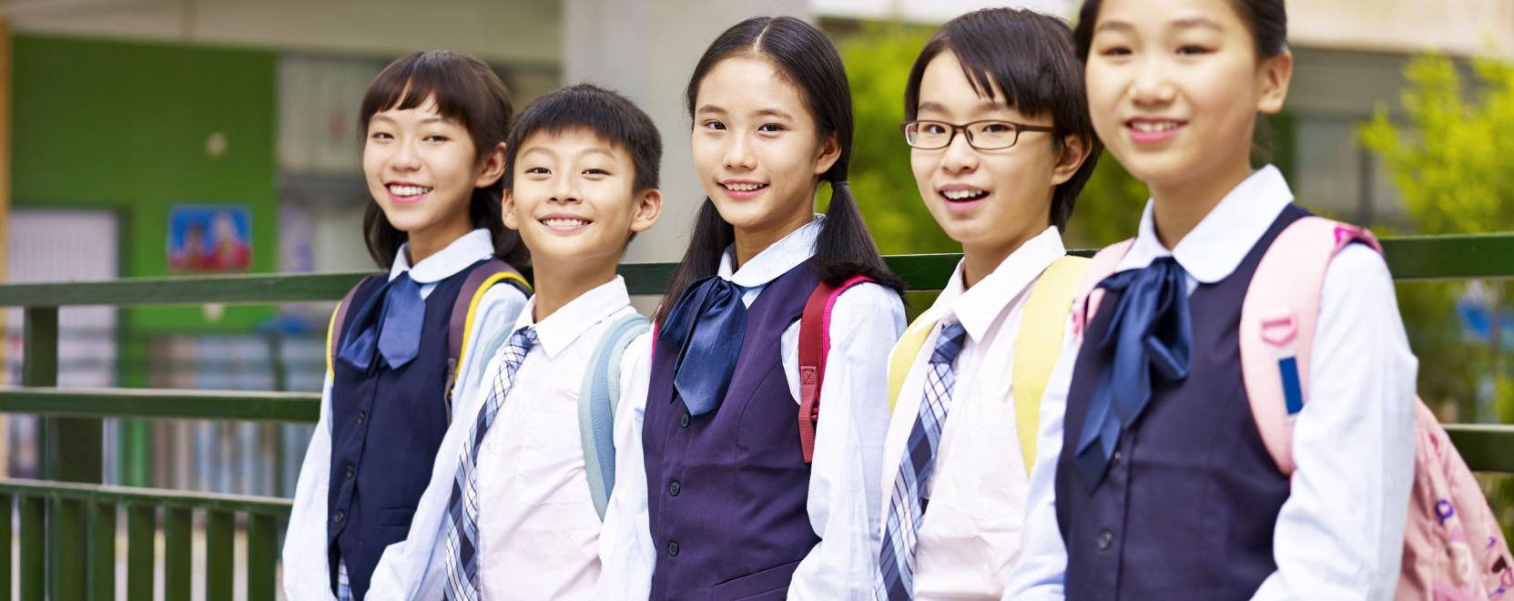 Nyomk&ouml;vetővel ell&aacute;tott egyenruh&aacute;t vezetnek be K&iacute;n&aacute;ban