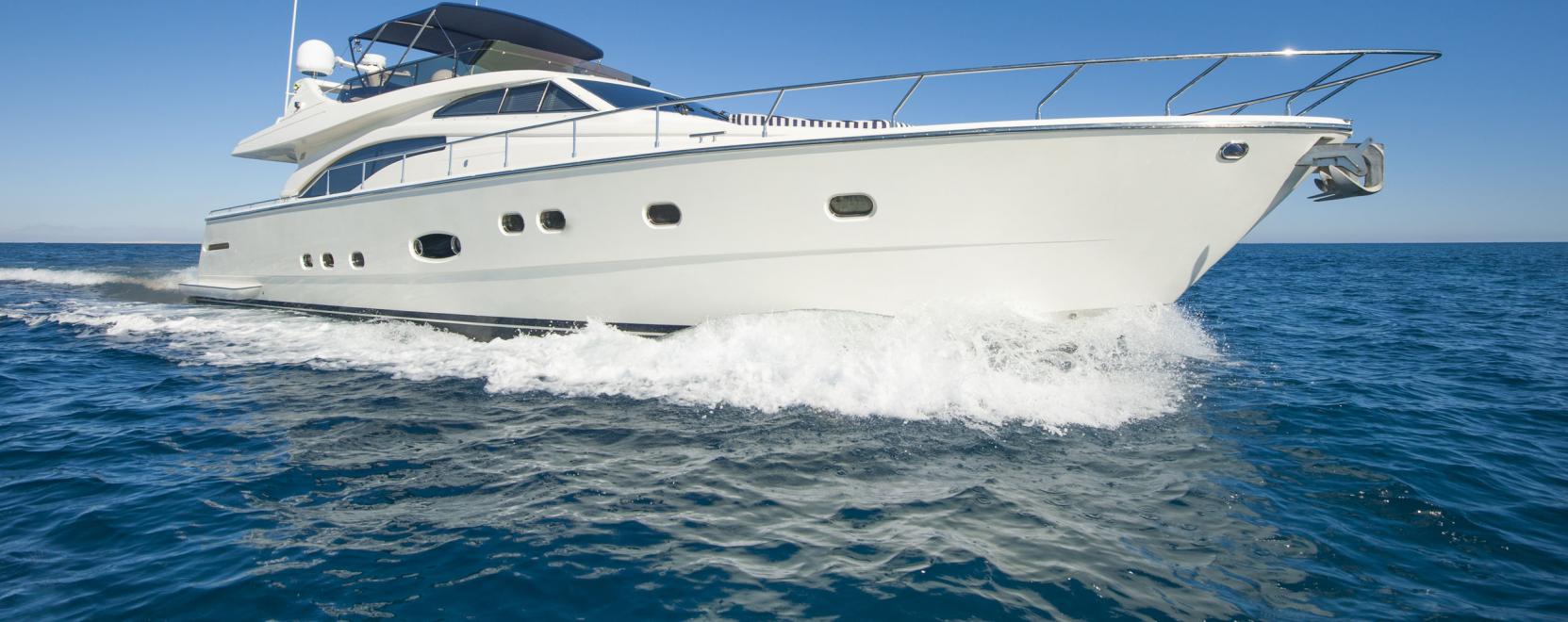 James Bond filmbe illő luxusjacht is deb&uuml;t&aacute;lt Las Vegasban