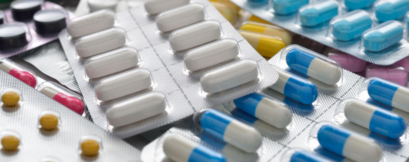 Mesters&eacute;ges intelligencia a biztons&aacute;gos gy&oacute;gyszerek&eacute;rt