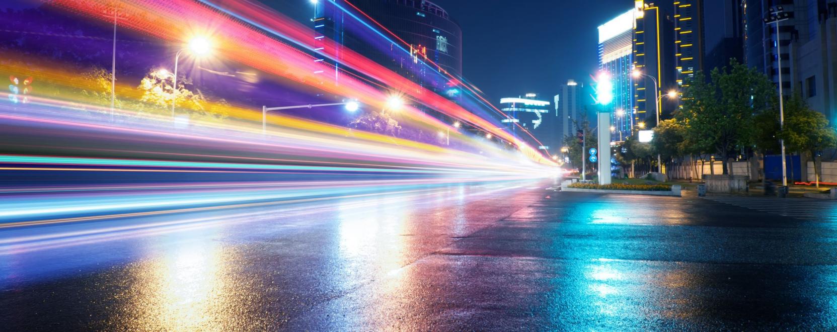 Intelligens k&ouml;zvil&aacute;g&iacute;t&aacute;s: biztons&aacute;g &eacute;s energiatakar&eacute;koss&aacute;g