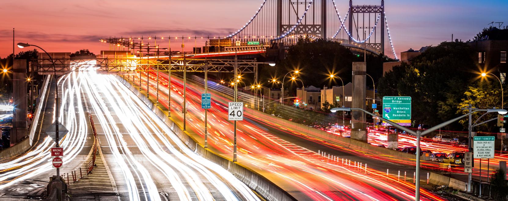 Megb&eacute;n&iacute;thatj&aacute;k a v&aacute;rosi k&ouml;zleked&eacute;st az &ouml;nvezető aut&oacute;k
