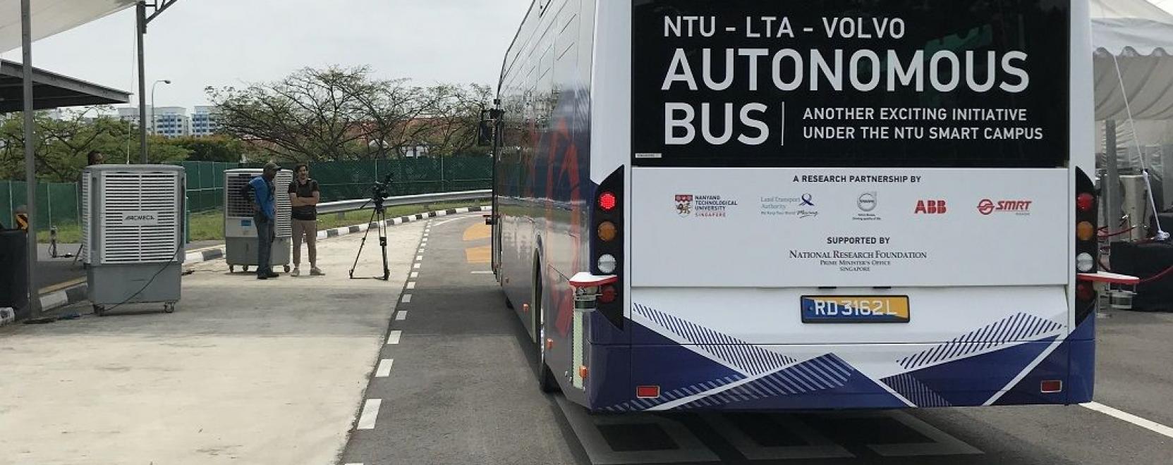 Szingap&uacute;rban m&aacute;r az &ouml;nvezető nagy buszokat tesztelik