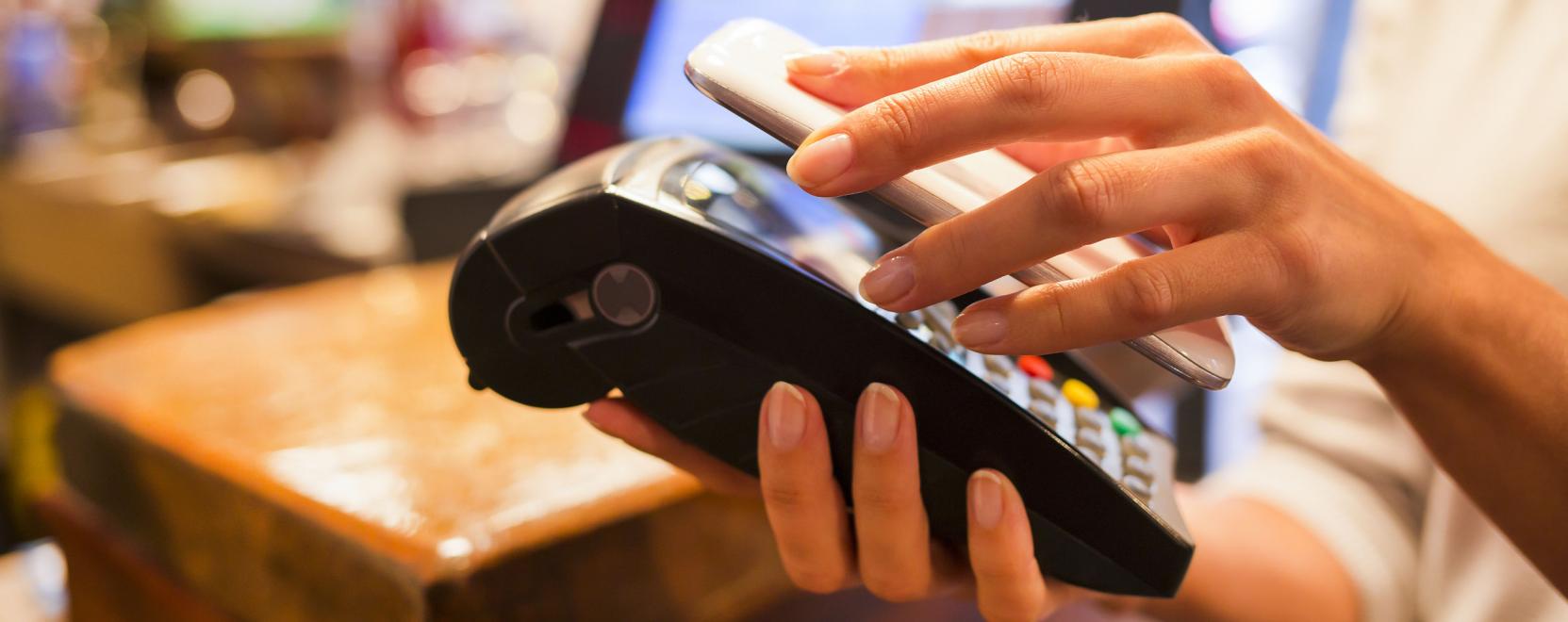 Mobilfizet&eacute;s: egyre t&ouml;bbsz&ouml;r &eacute;rintenek a magyarok