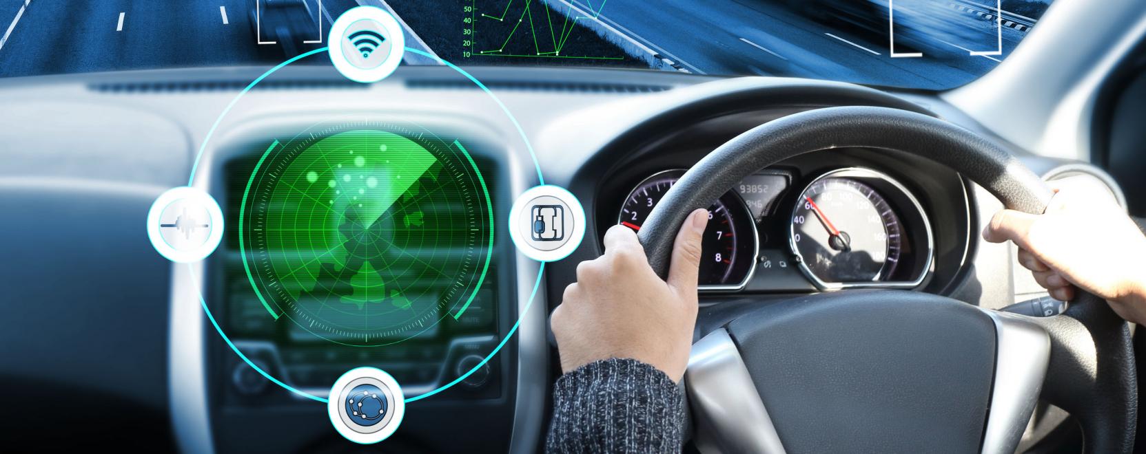 Okosaut&oacute;hoz okost&eacute;rk&eacute;p j&aacute;r