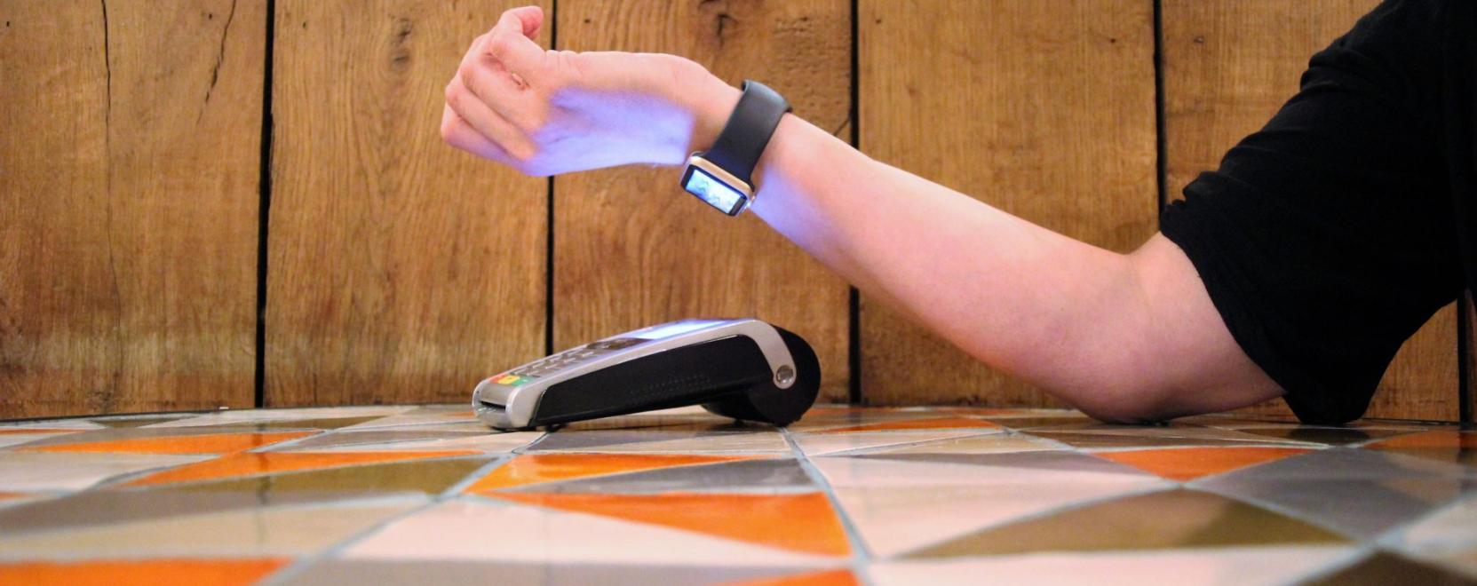 Hamarosan Magyarorsz&aacute;gon is el&eacute;rhető az Apple Pay