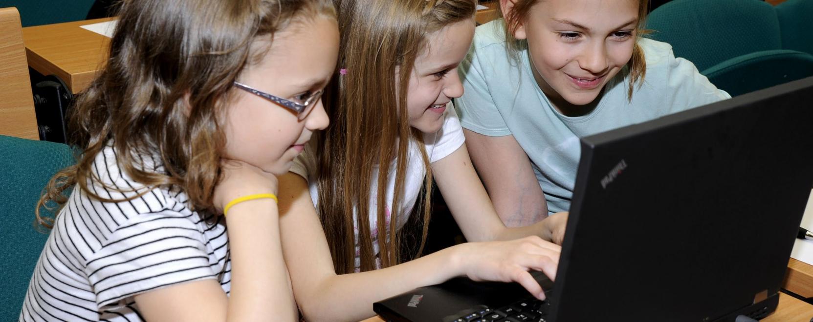 Nagy Digit&aacute;lis Kaland: egyre t&ouml;bb a l&aacute;nyversenyző