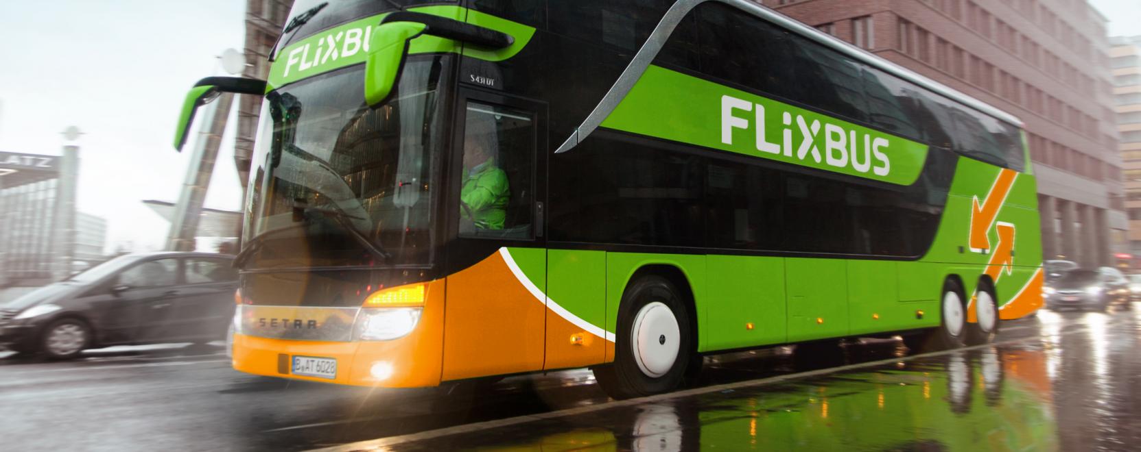 Az Apple Pay m&aacute;r a FlixBus utasainak is el&eacute;rhető