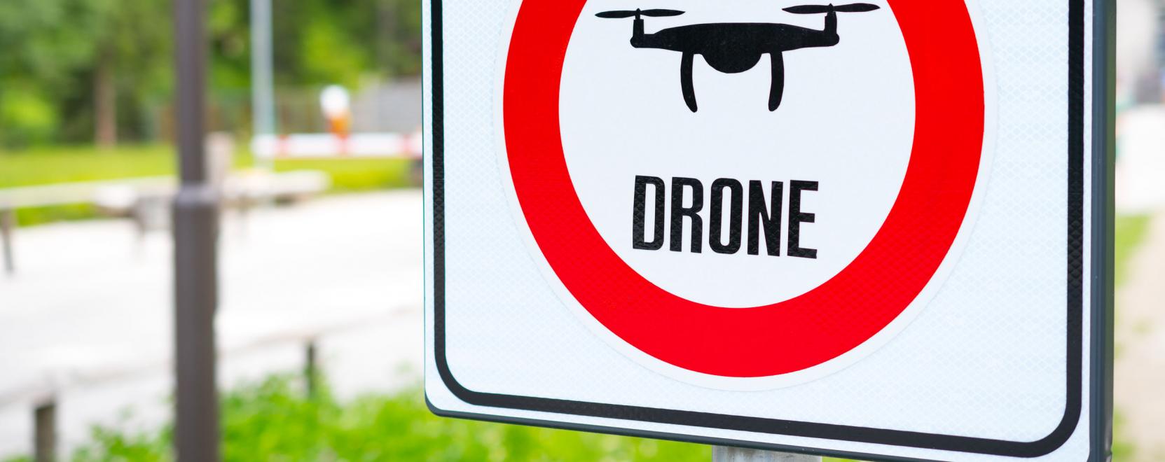 Dr&oacute;nok a hat&oacute;s&aacute;gok c&eacute;lkeresztj&eacute;ben