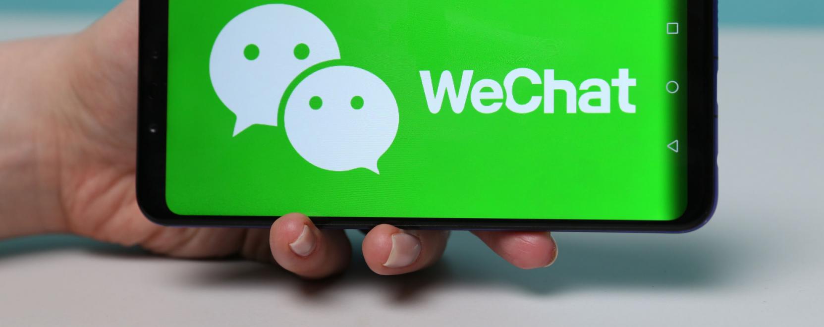 A Mercedesekbe &eacute;s BMW-kbe is bek&ouml;lt&ouml;zhet a k&iacute;nai chatprogram