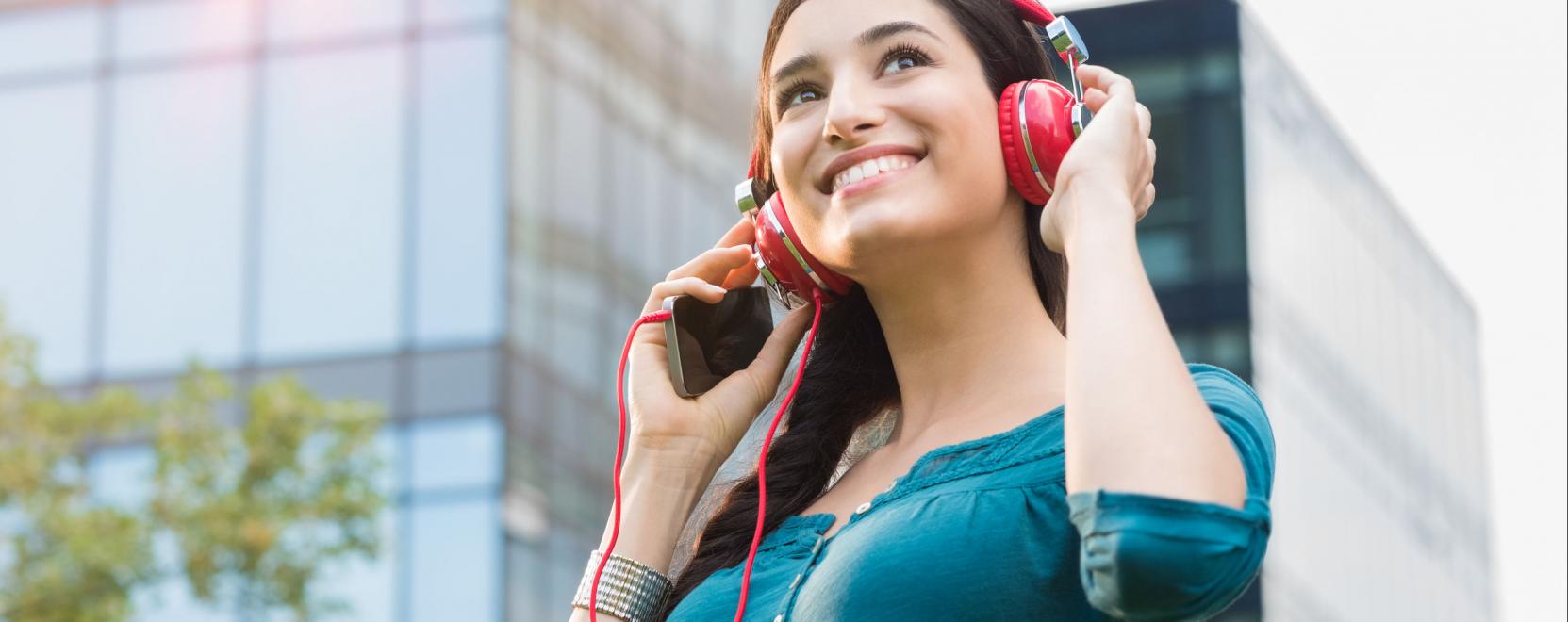 P&ouml;r&ouml;g az audiopiac &ndash; Egyre n&eacute;pszerűbbek a hangasszisztensek