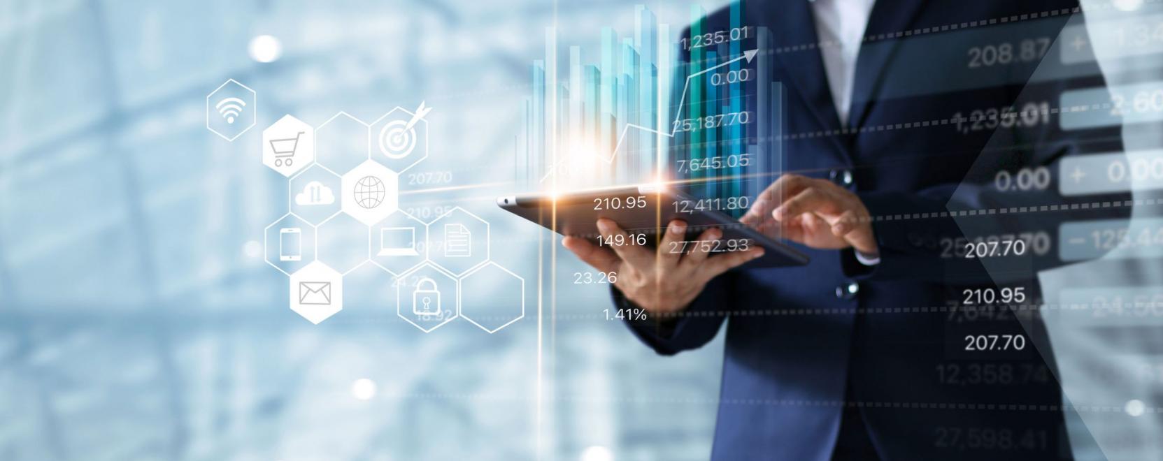 Nagy p&eacute;nz van az &uuml;gyf&eacute;ladatokban