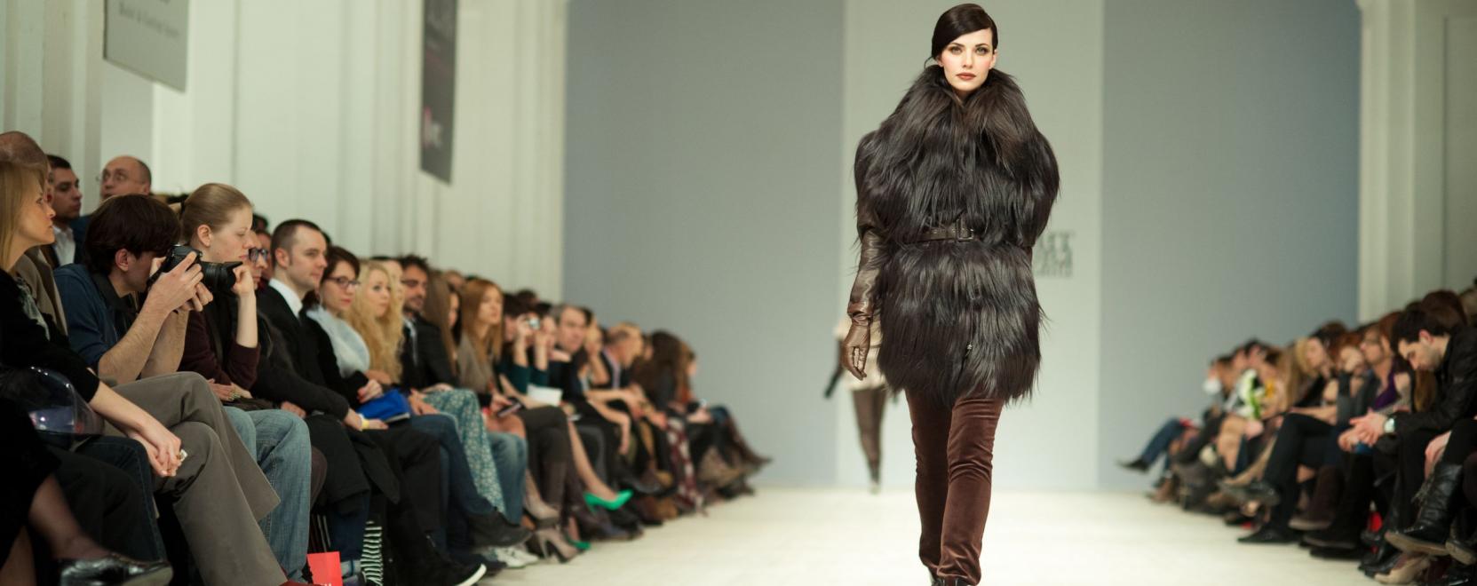 Mesters&eacute;ges intelligencia a divat &eacute;s a t&aacute;nc vil&aacute;g&aacute;ban