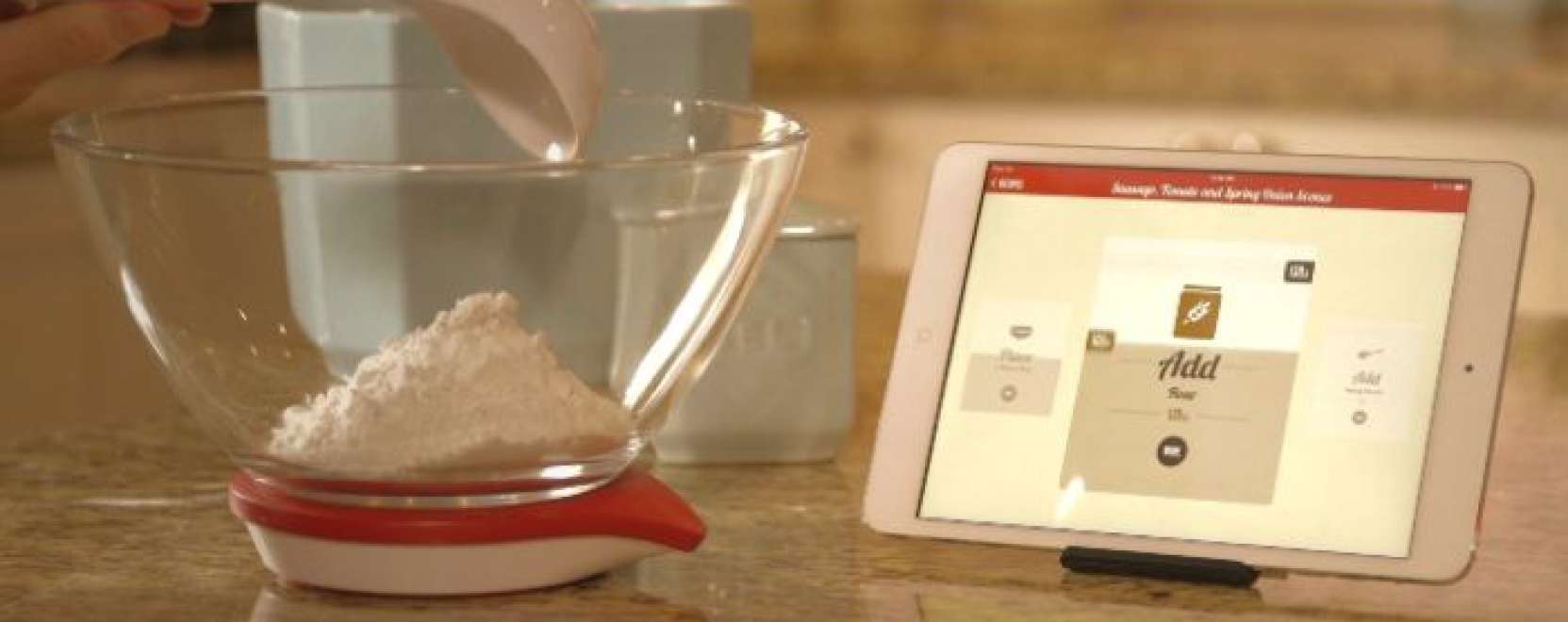 Konyhat&uuml;nd&eacute;r: okosm&eacute;rleggel v&aacute;lhat profi szak&aacute;ccs&aacute;