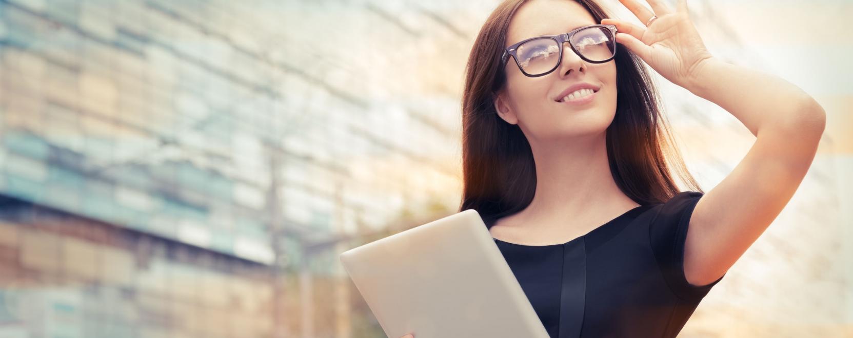 A j&ouml;vő okosszem&uuml;vege m&aacute;r karny&uacute;jt&aacute;snyira van