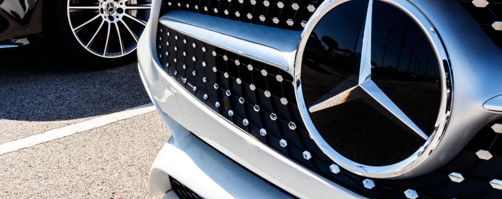 Mercedes: egyre t&ouml;bb az akt&iacute;v vezet&eacute;st&aacute;mogat&aacute;s