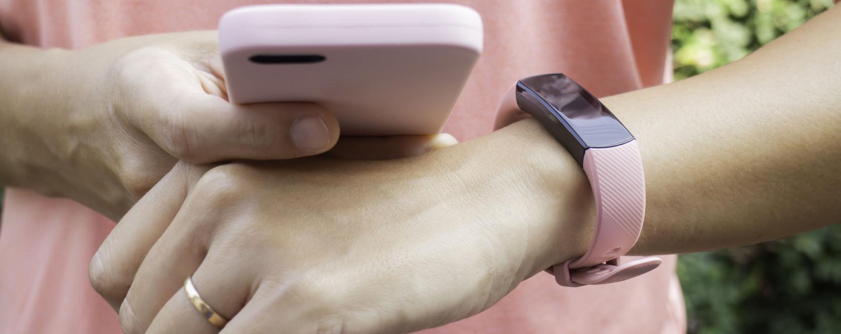 &Uacute;jabb nagy dob&aacute;s: ir&aacute;ny&iacute;tsa okoskark&ouml;tővel az okosotthon&aacute;t!