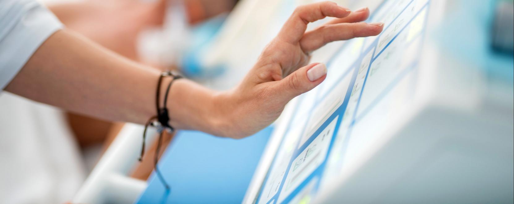 Egyed&uuml;l&aacute;ll&oacute; l&eacute;legeztetőg&eacute;pet fejleszt az &Oacute;budai Egyetem