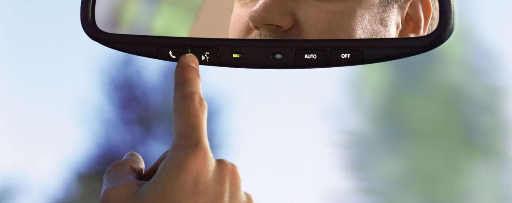 Aut&oacute;ban &uuml;lve borotv&aacute;lkozik? A kocsi cs&uacute;ny&aacute;n besz&oacute;lhat