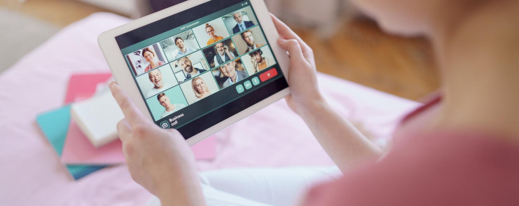 A j&aacute;rv&aacute;ny a digitaliz&aacute;ci&oacute; ter&eacute;n is pr&oacute;b&aacute;ra teszi a c&eacute;geket