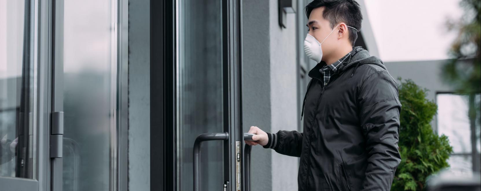 Koronav&iacute;rus: nyomk&ouml;vetőt kapnak a szingap&uacute;riak