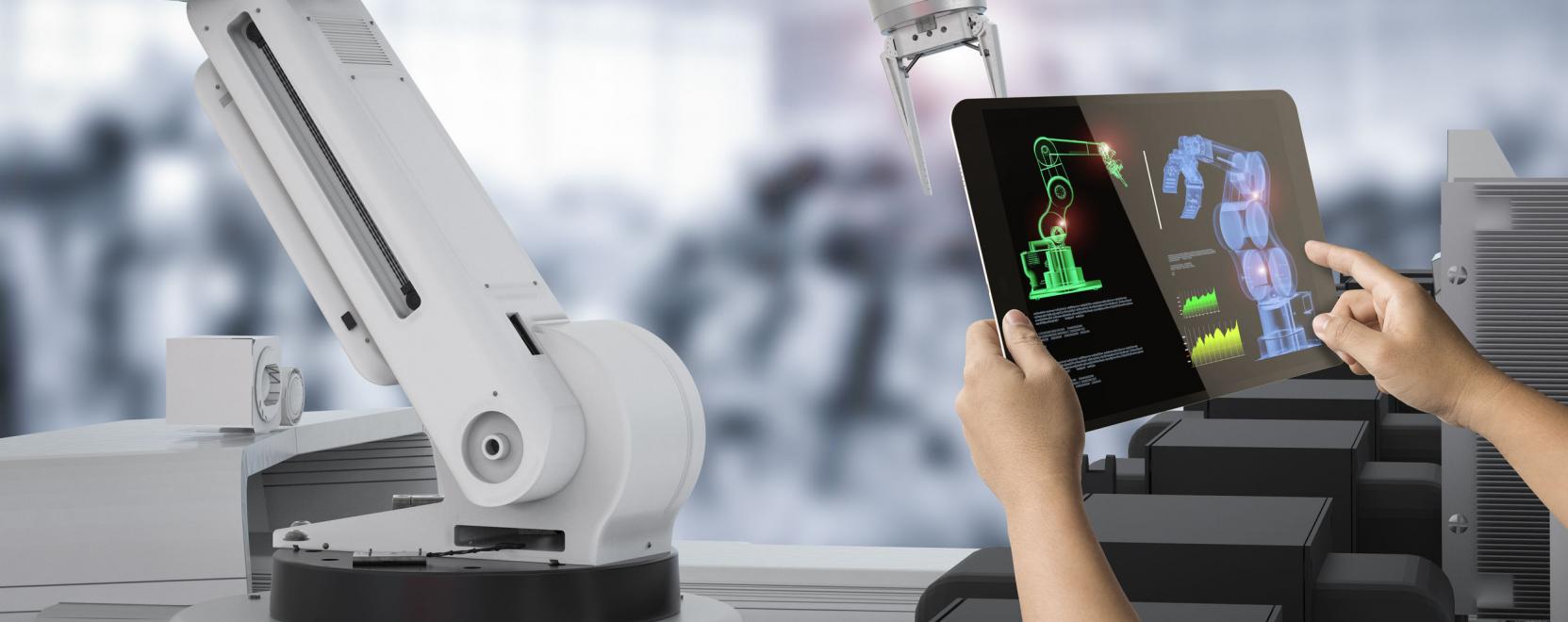 M&aacute;r &ouml;t &eacute;ve robotol a YuMi