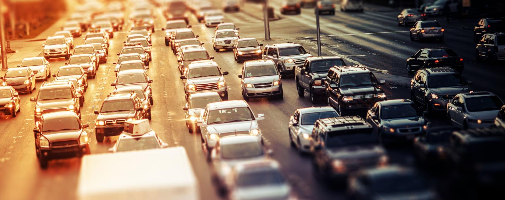 Csevegő aut&oacute;k: hol tart az &ouml;nvezető j&aacute;rművek fejleszt&eacute;se?