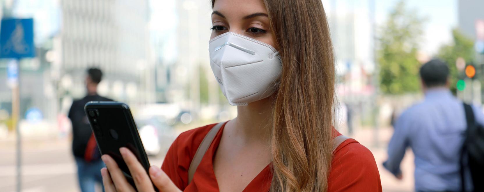 Maszkban nehezen &eacute;rti a m&aacute;sikat? &Iacute;me, egy okos megold&aacute;s