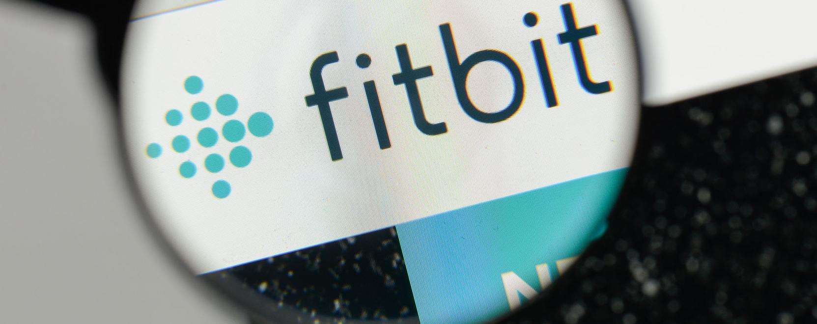 M&eacute;g t&ouml;bbre k&eacute;pes a Google a Fitbit&eacute;rt